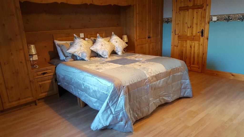 Отели типа «постель и завтрак» Leroy´s Lodge Headford-26